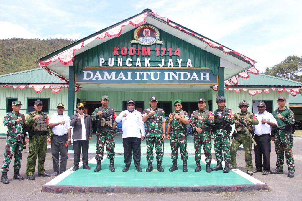 Perintah Presiden Program Pembuatan Jembatan Infrastruktur Pedesaan Danrem 173/PVB Kunjungi Kodim 1714/Puncak Jaya