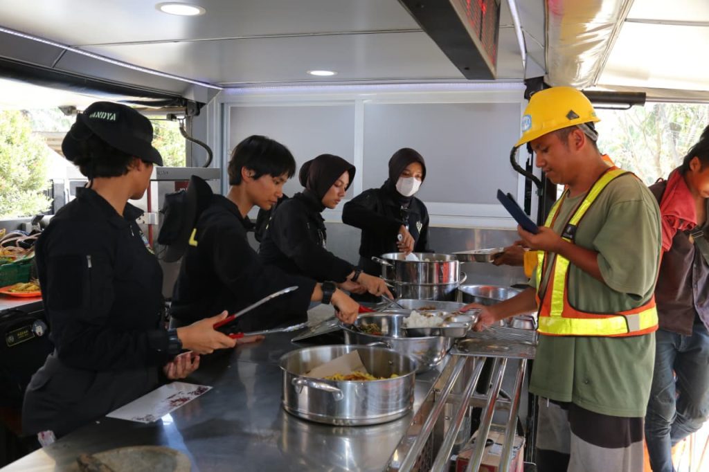 Hari ke-6 Latsitardanus 2026, Taruna Akpol Masak di Dapur Lapangan untuk Ratusan Warga Aceh Tamiang
