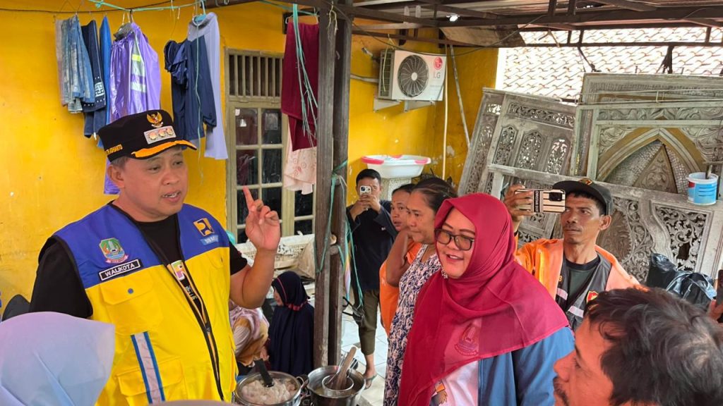 Banjir Rendam Gang Mawar Margahayu, Wali Kota Bekasi Turun Langsung Serap Aspirasi Warga
