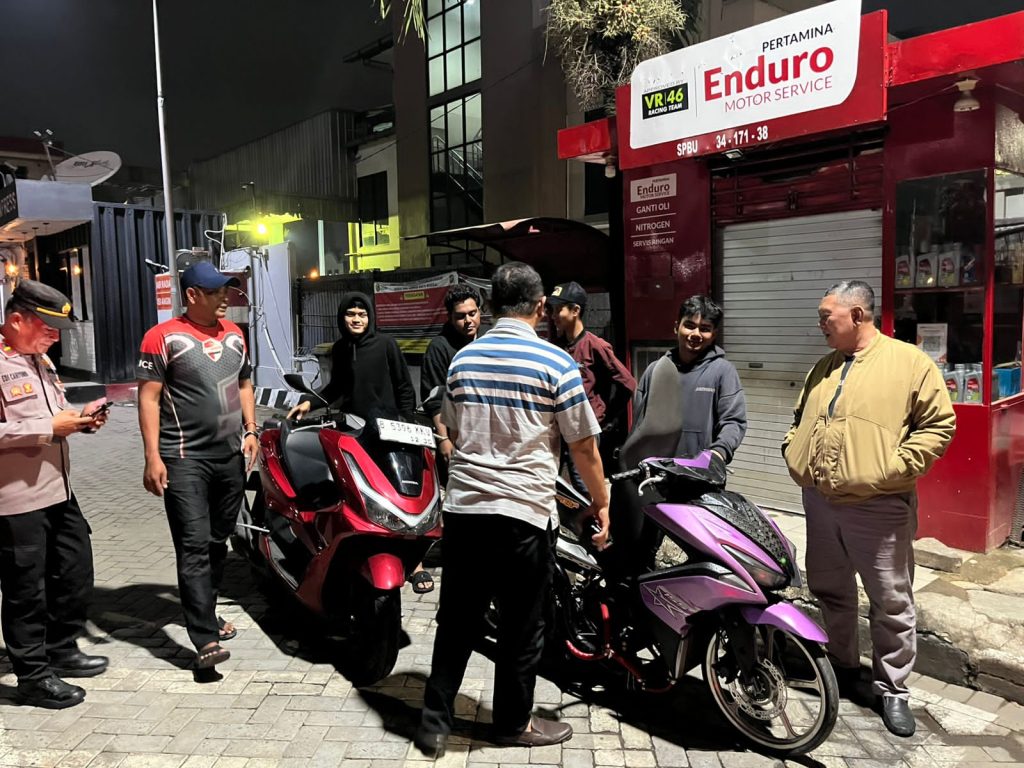 Polsek Bekasi Barat Gelar Operasi Pekat, Sisir Lokasi Rawan Guantibmas