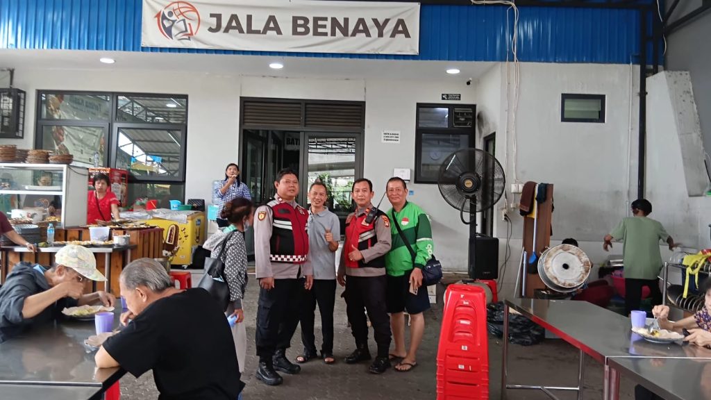 Polsek Metro Penjaringan Gelar Jum’at Peduli, Kapolsek: Wujud Kepedulian Polri Hadir di Tengah Masyarakat