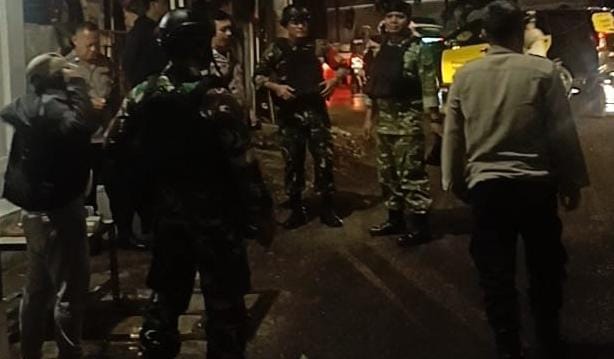 Ciptakan Pasar Rebo Aman dan Kondusif, Koramil 03/Ps. Rebo-Ciracas Gelar Patroli/Siskamling Keliling.