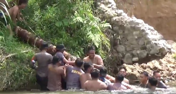 Polres Padang Pariaman Percepat Transisi Pemulihan Bencana, Bangun Jembatan Darurat dan Fasilitas Air Bersih