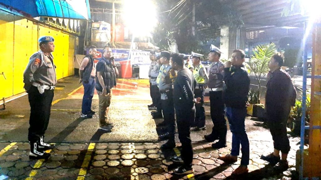 Gelar Patroli Skala Besar, Polsek Bekasi Selatan Pastikan Malam Minggu Warga Aman dari Kejahatan Jalanan