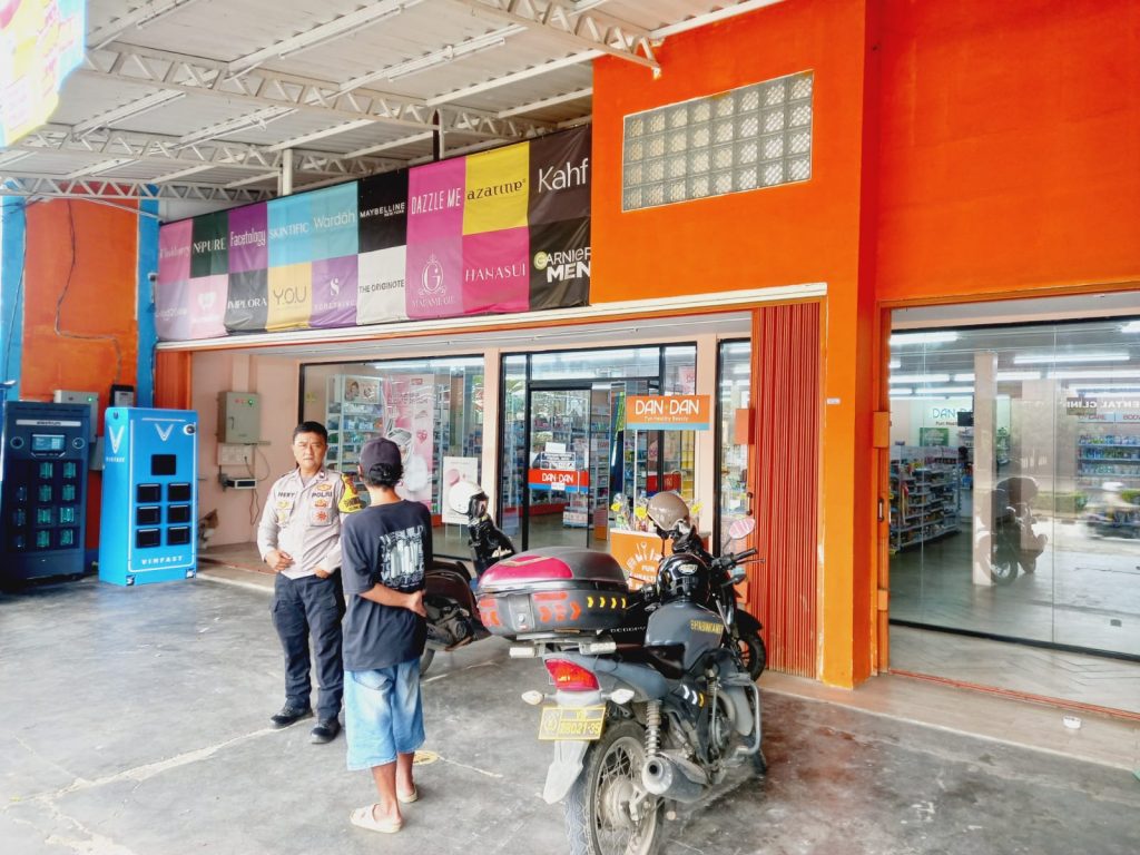 Antisipasi Curanmor, Bhabinkamtibmas Polsek Rawalumbu Intensifkan Monitoring Kantong Parkir di Kemang Pratama