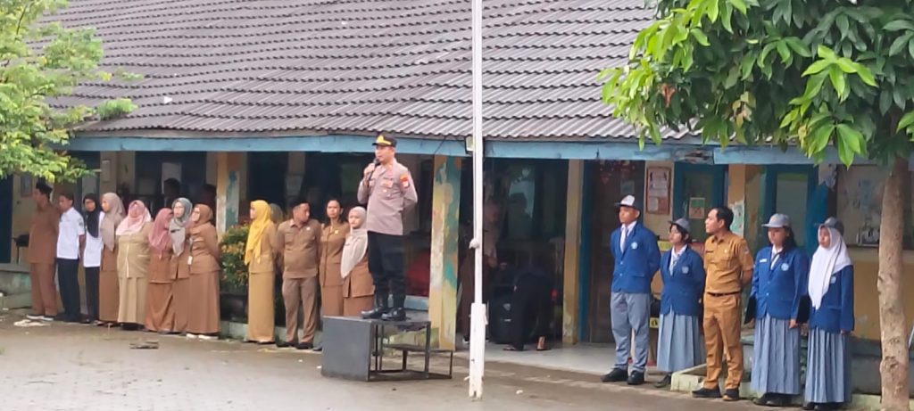 Jadi Irup di SMAN 21 Bekasi, Kanit Binmas Polsek Jatiasih Ajak Siswa Perangi Tawuran dan Narkoba