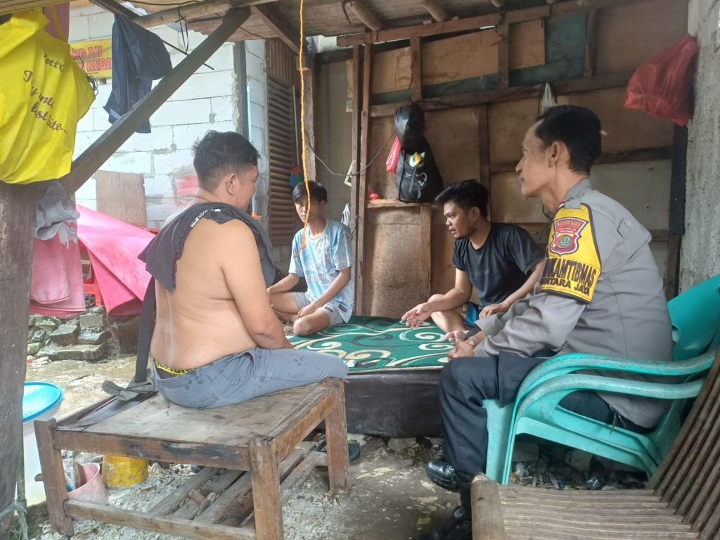 Jelang Ramadhan, Bhabinkamtibmas Bintara Jaya Ajak Warga Perketat Pengawasan Remaja Antisipasi Tawuran