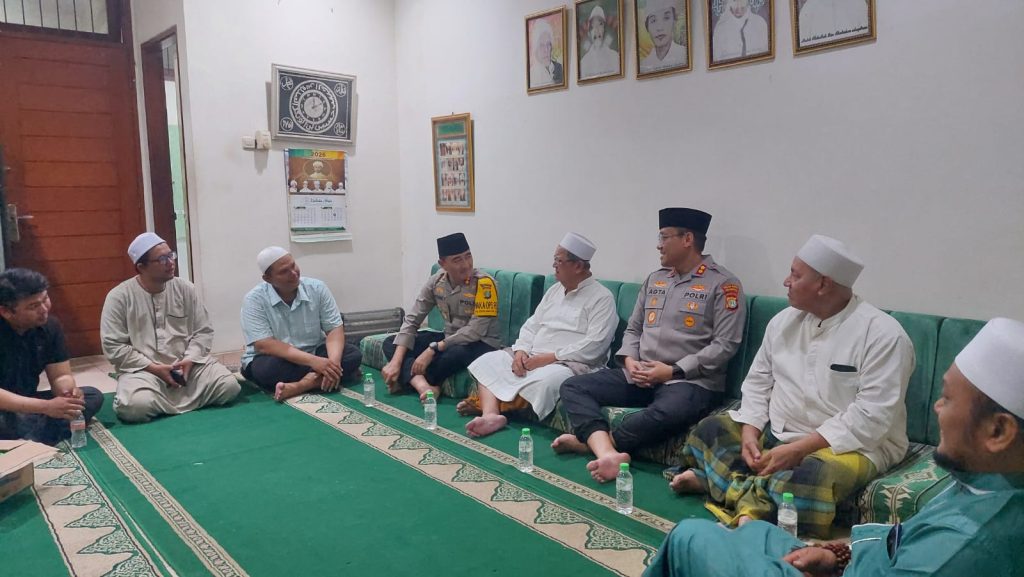 Pererat Silaturahmi dan Sinergi, Wakapolres Metro Jakarta Utara Kunjungi Masjid Keramat Luar Batang