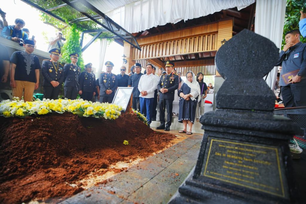 Hadiri Pemakaman, Kapolri: Pesan Eyang Meri Jadi Inspirasi dan Semangat Keluarga Besar Polri