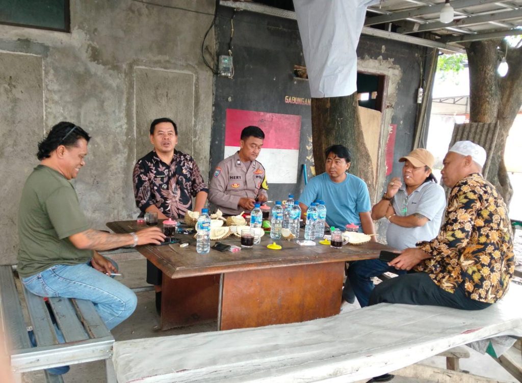 Sinergi Tiga Pilar Rawalumbu: Sambangi Warga Jembatan 9, Ingatkan Waspada Modus Penipuan Online