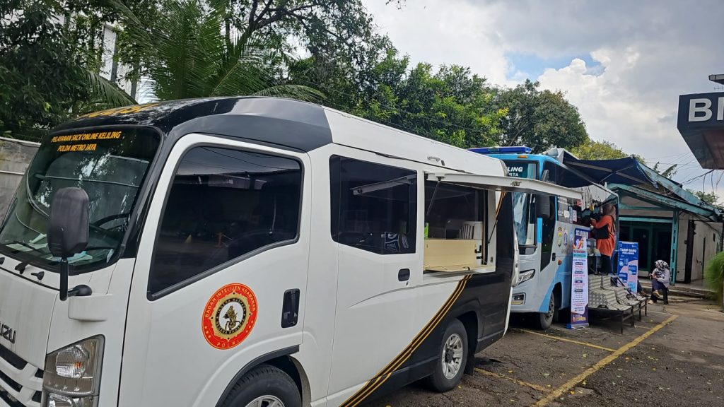 Warga Apresiasi Layanan SKCK Online Keliling Polda Metro Jaya di Gudang Sarinah Pancoran