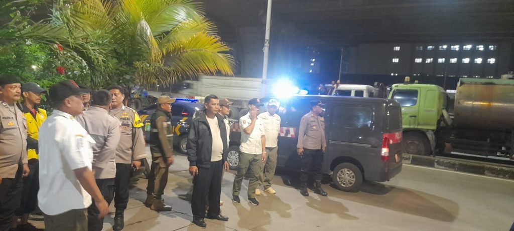 Patroli KRYD Polsek Koja Amankan 24 Botol Miras, Cegah Potensi Tawuran Remaja