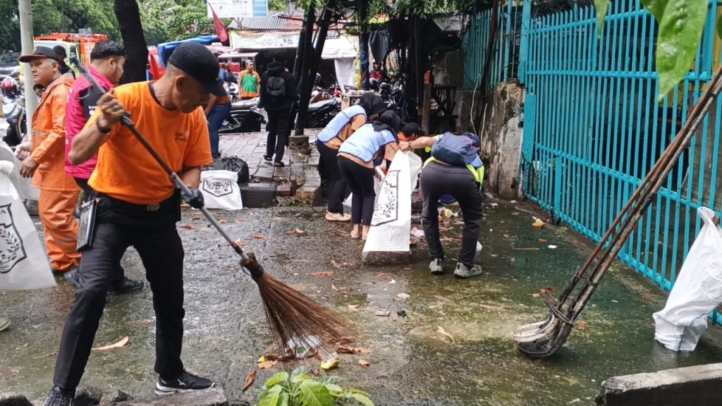 Jaga Jakarta Bersih, Kerja Bakti Serentak Digelar di Kecamatan Penjaringan Jakarta Utara