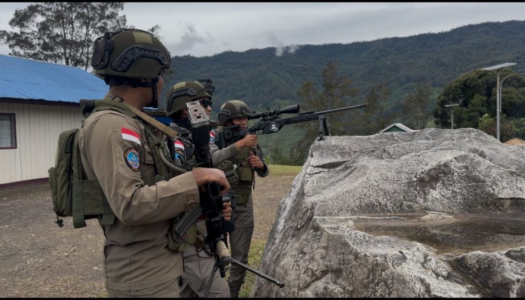 Damai di Hari Ibadah: Kehadiran Satgas Damai Cartenz Bikin Warga Sinak Beribadah Lebih Tenang