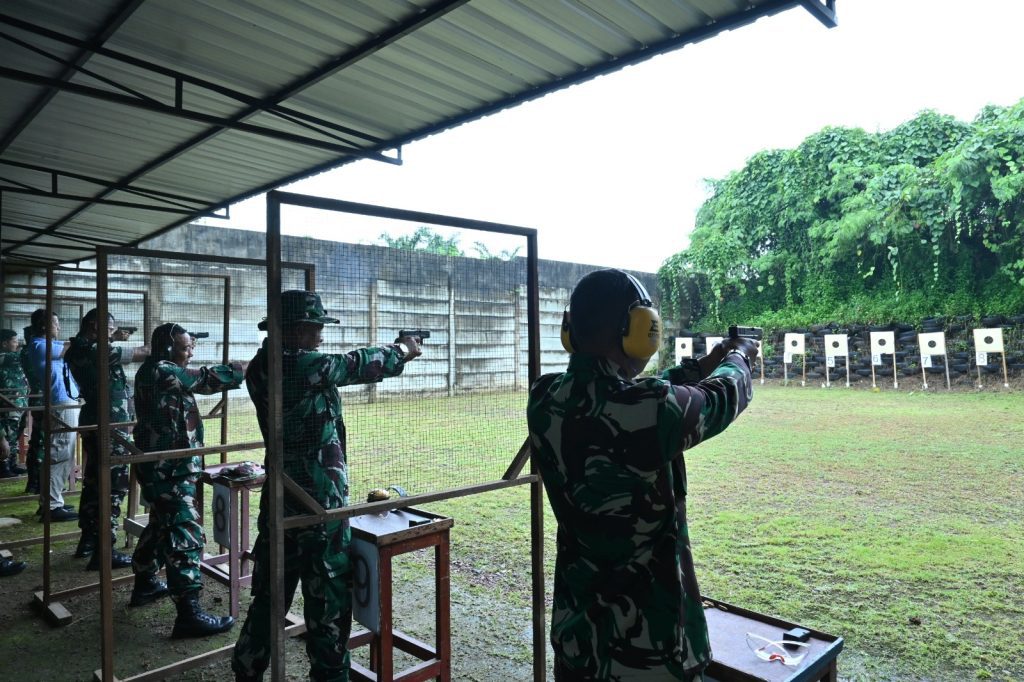 Wujudkan Prajurit yang Profesional dan Siaga, Lanud Sjamsudin Noor Gelar Latihan Menembak TW I Tahun 2026