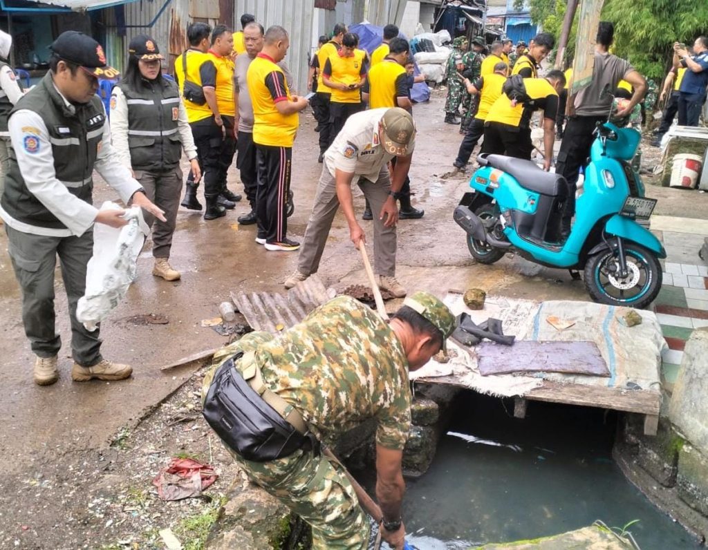 Kolaborasi Korve Serentak “Jaga Jakarta Bersih 2026” Satukan TNI–Polri dan Warga di Kelurahan Klender.