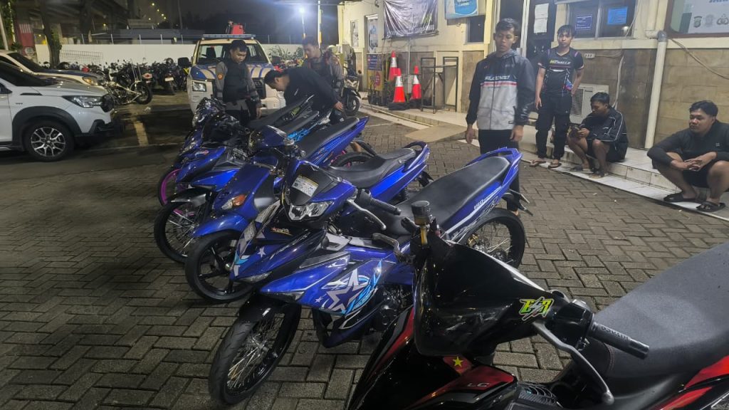 Brimob Polda Metro Jaya Bersama Satgas Anti Tawuran Gagalkan Balap Liar di Jakarta Timur