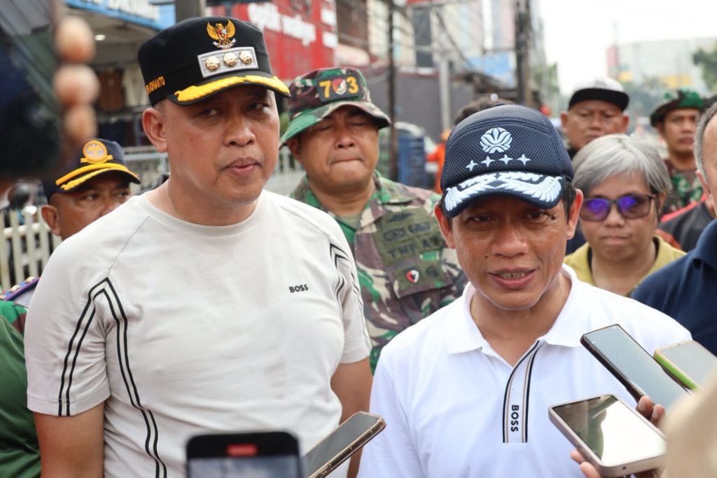 Menteri LH dan Wali Kota Bekasi Lakukan Korve di Sepanjang Jalan Juanda – Pasar Baru