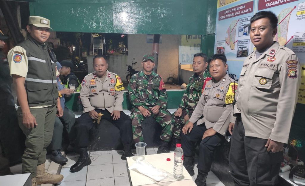 Ciptakan Wilayah Aman dan Kondusif, Koramil 02/Matraman Gelar Patroli/Siskamling Keliling