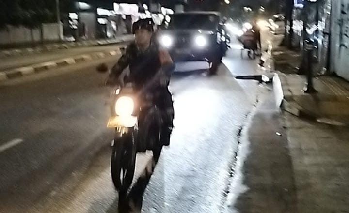 Koramil 03/Ps.Rebo-Ciracas Bersama Tiga Pilar dan Warga Gelar Patroli Siskamling Keliling, Ciptakan Pasar Rebo Aman dan Kondusif