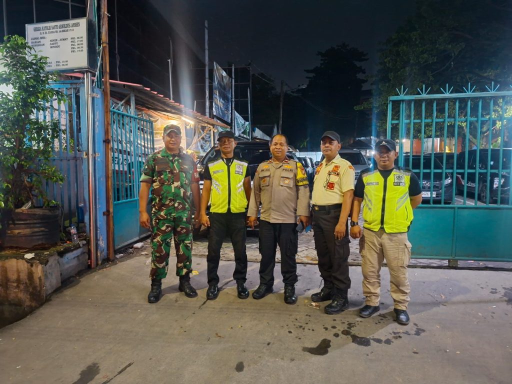 Polsek Rawa lumbu Siagakan Pengamanan Ibadah Rabu Abu di Gereja St. Arnoldus Janssen Bekasi Timur 