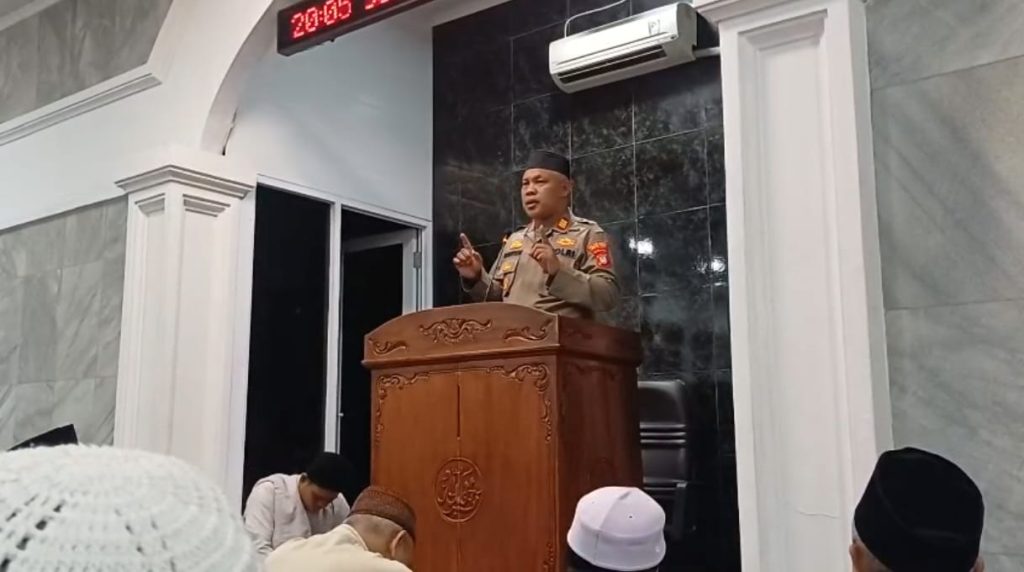 Tarawih Keliling Kapolsek Bekasi Barat Ajak Jemaah Cegah Tawuran