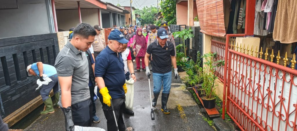 Menteri Lingkungan Hidup Pimpin Apel Kerja Bhakti di Rorotan, Dorong Asrama Polri Jadi Contoh Hunian Ramah Lingkungan