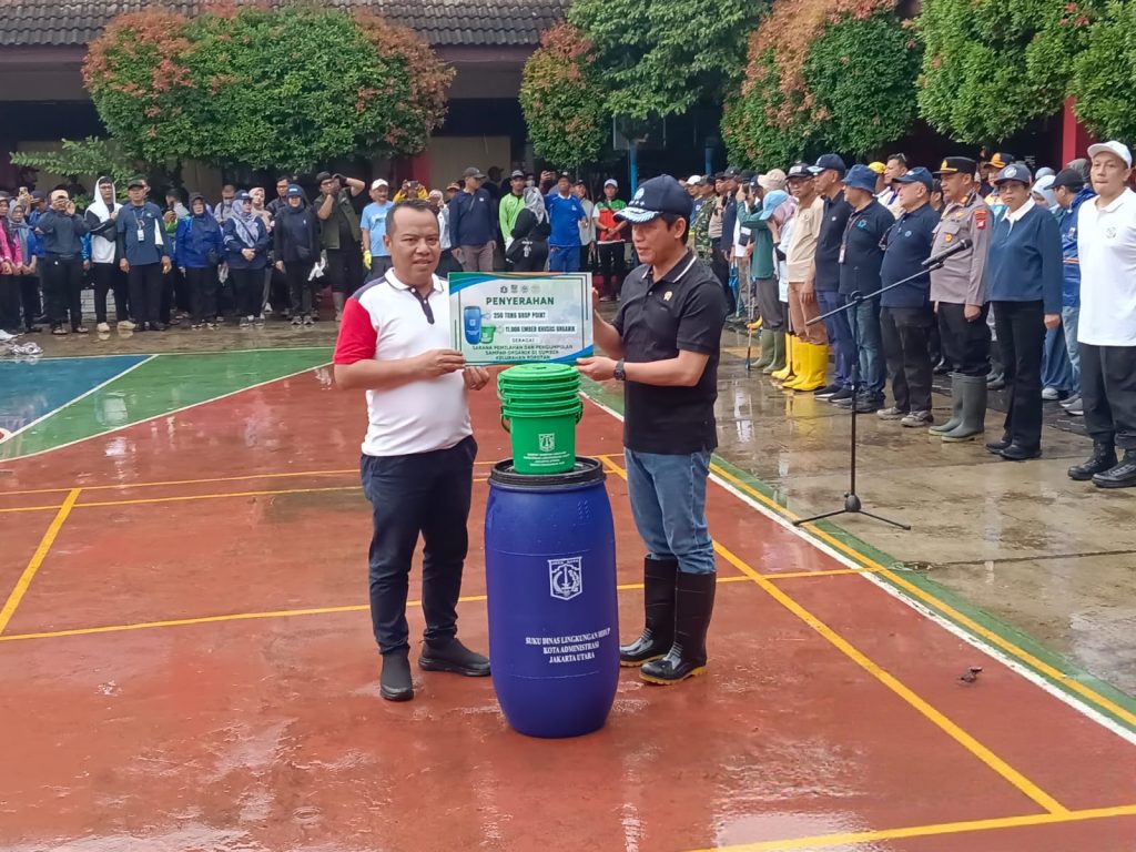 Menteri Lingkungan Hidup Pimpin Kerja Bhakti di Rorotan, Libatkan Ratusan Personel dan Warga