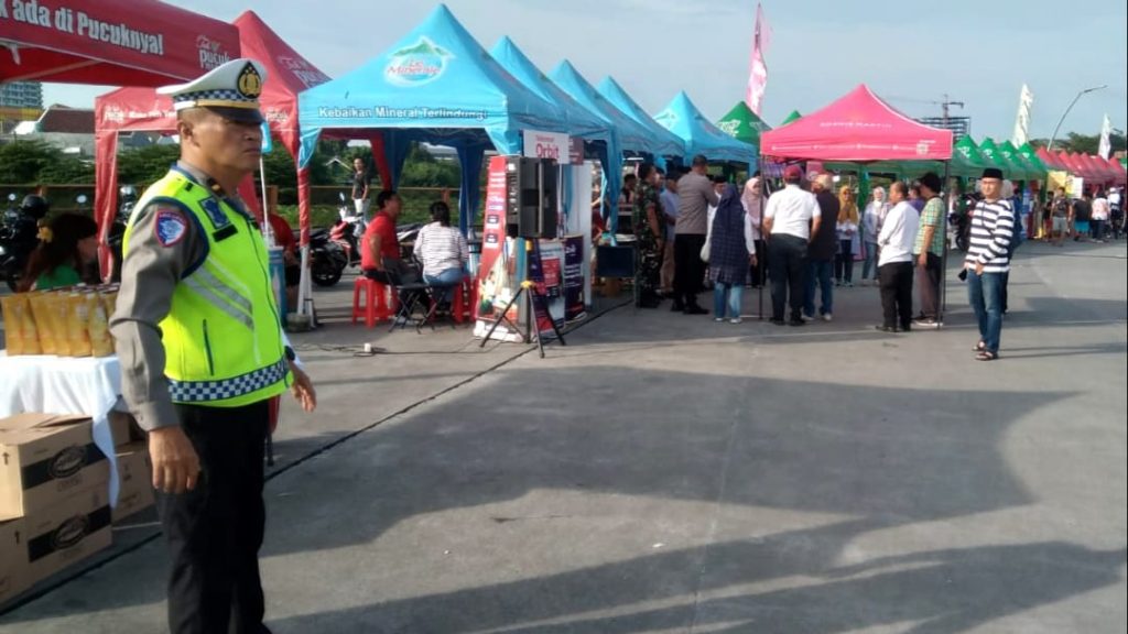 Jaga Kenyamanan Ramadan, Polsek Bekasi Selatan Hadir di Tengah Keramaian Pasar Tumpah