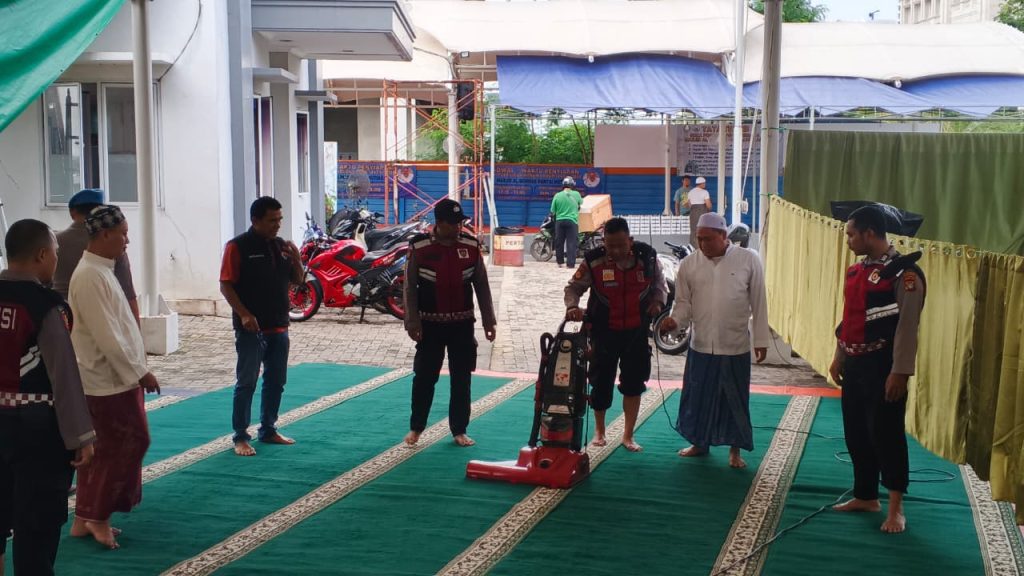 Bang Jasri Ramadhan: Polres Metro Jakarta Utara dan Polsek Metro Penjaringan Bersihkan Masjid Al Qohhar