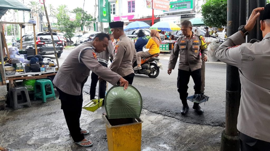 Polisi Hadir Lewat Bang Jasri Polsek Bekasi Selatan di Masjid Raya Muhammad Ramadhan