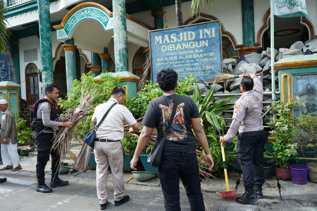 Polres Metro Jakarta Utara Gelar Program Bang Jasri Ramadhan di Koja, Wujudkan Masjid Bersih dan Kepedulian Sosial