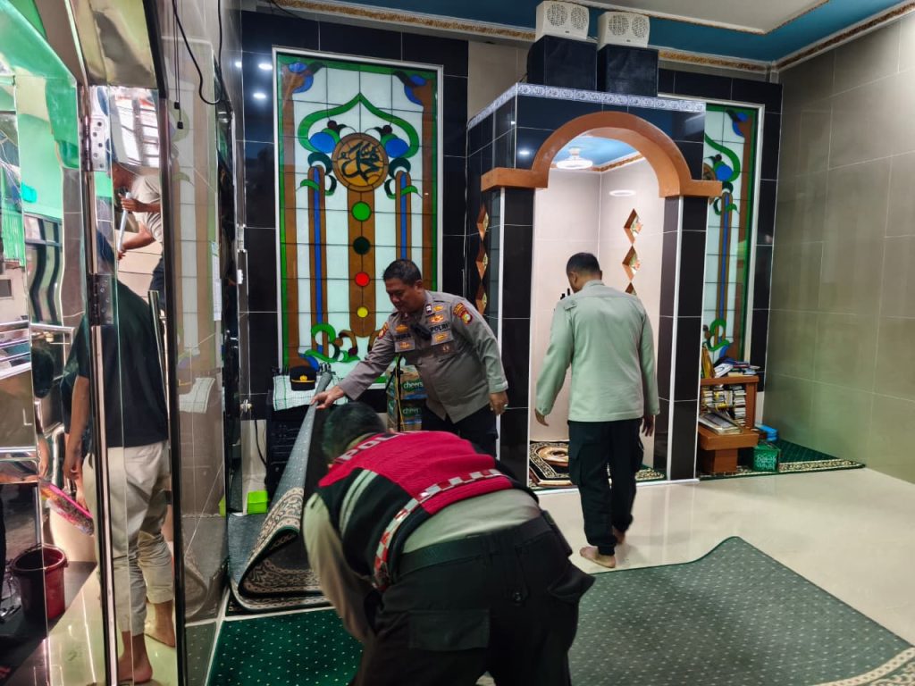 Polsek Pademangan Gelar Program Bang Jasri, Bersih-Bersih Tempat Ibadah Wujudkan Jakarta Asri