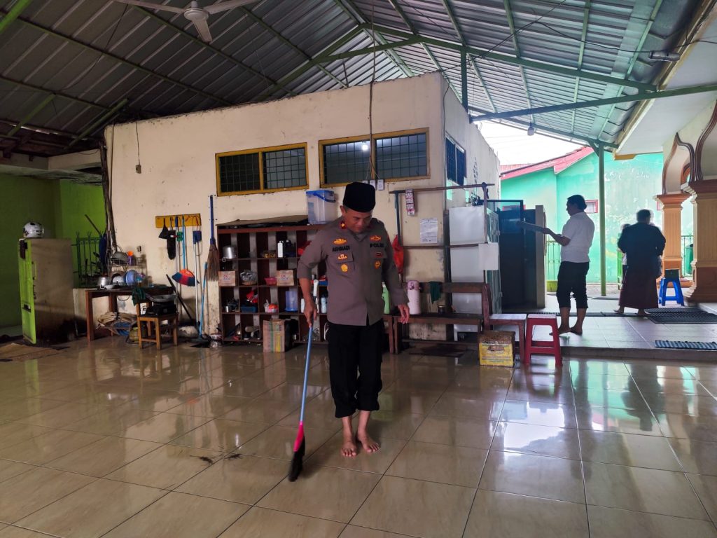 BANG JASRI, Polsek Rawalumbu Hadir, Tempat Ibadah Bersih dan Nyaman