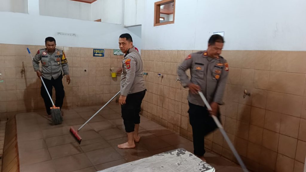 Kegiatan Korve Masjid Serentak Polda Metro Jaya Masjid Al Muaz Azazid Polsek Jati Asih