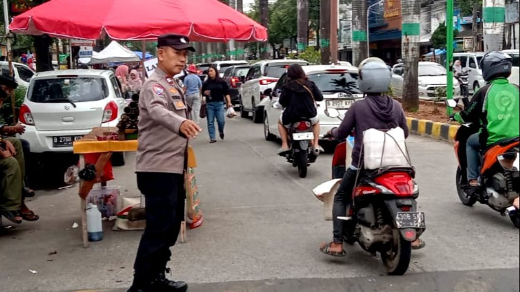 Polsek Bekasi Selatan Intensifkan Pengamanan Pasar Kaget Jelang Buka Puasa