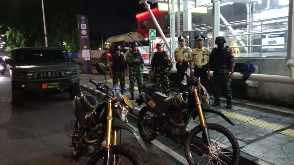 Koramil 04/Pulogadung Gelar Patroli/Siskamling Keliling Ciptakan Pulogadung Aman dan Kondusif