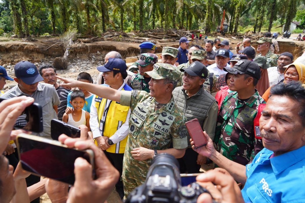 Tinjau Lokasi Terdampak Bencana, Kasum TNI Cek Pembangunan Huntara di Tapanuli Tengah