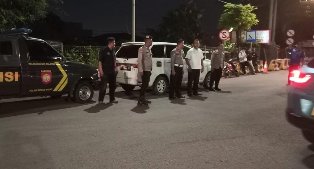 Razia Tempat Hiburan Malam dan Antisipasi Tawuran, Polsek Bekasi Barat Gelar Patroli Skala Besar