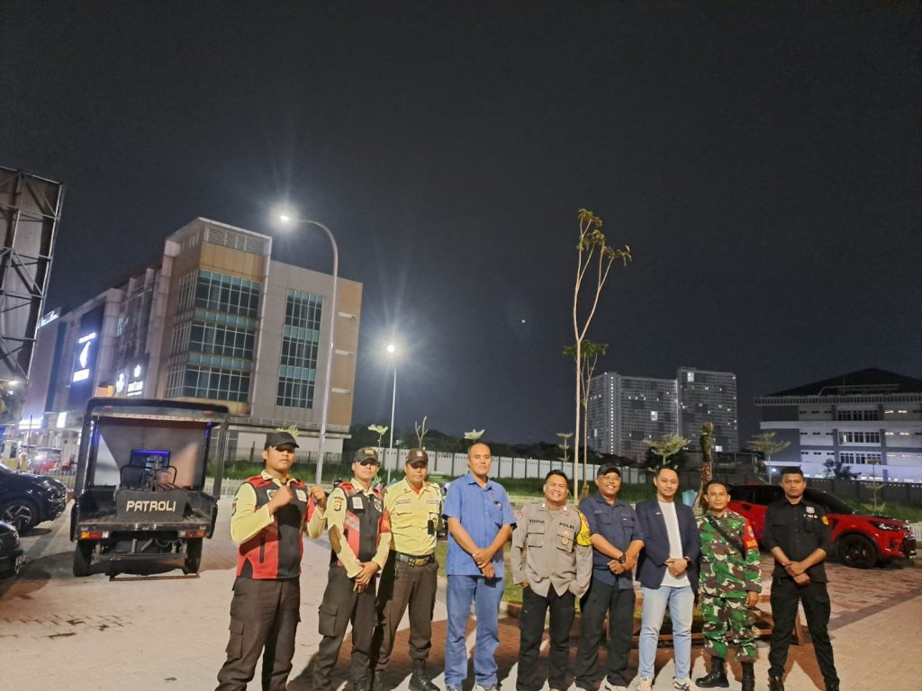 Sinergitas TNI–Polri, Bhabinkamtibmas Medan Satria Patroli Bersama di Kawasan SCBD Summarecon Bekasi