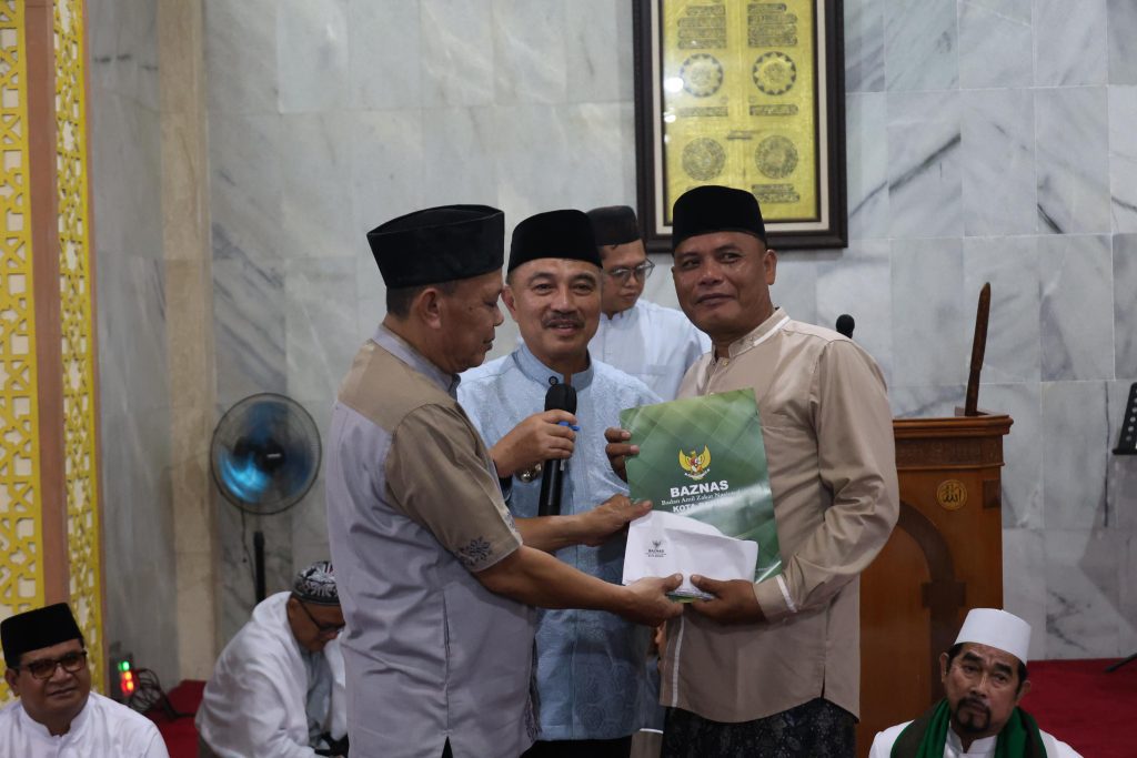 Wakil Wali Kota Bekasi Hadiri Tarawih Keliling di Jatimekar, Salurkan Bantuan untuk Masjid Al-Muttaqin