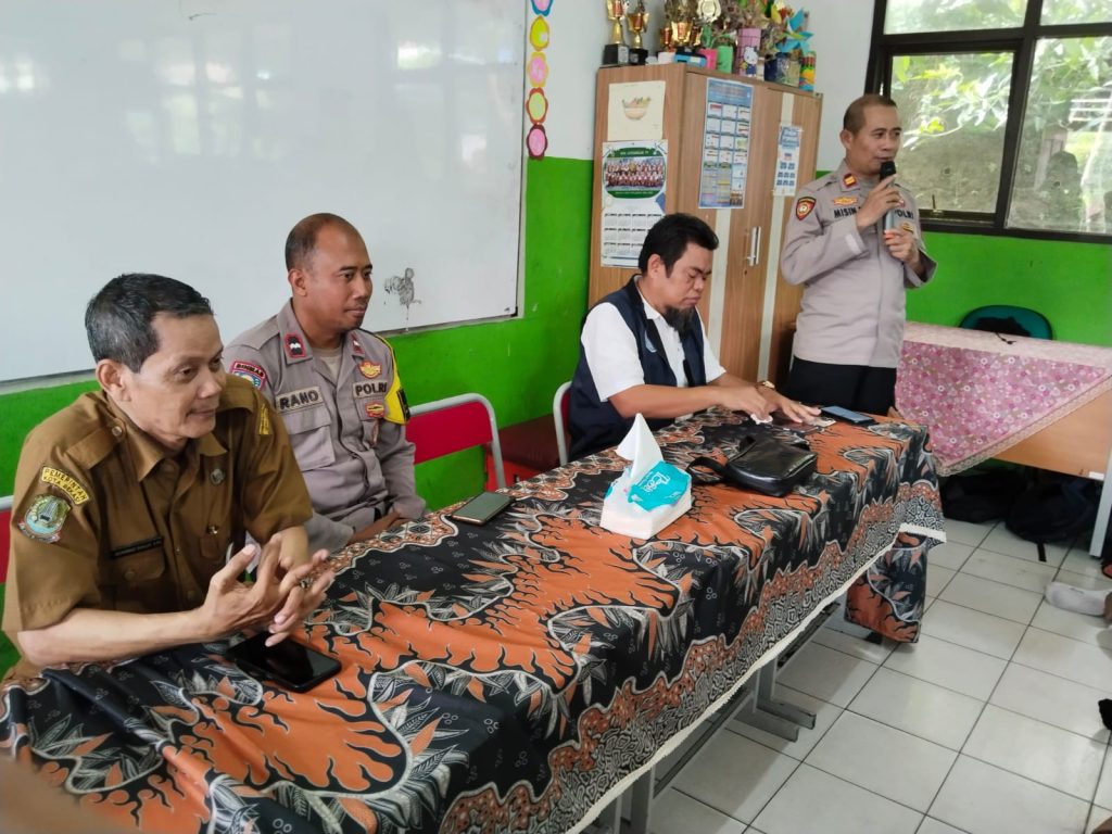Cegah Kenakalan Remaja Sejak Dini, Polsek Jatiasih Beri Penyuluhan Khusus di SDN 6 Jatimekar