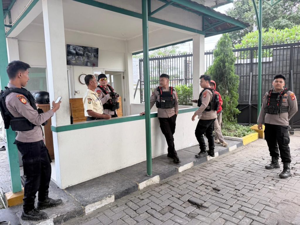 Tim Presisi Bekasi Kota Masuk ke Pemukiman Irigasi, Ingatkan Warga Waspada Hipnotis dan Begal