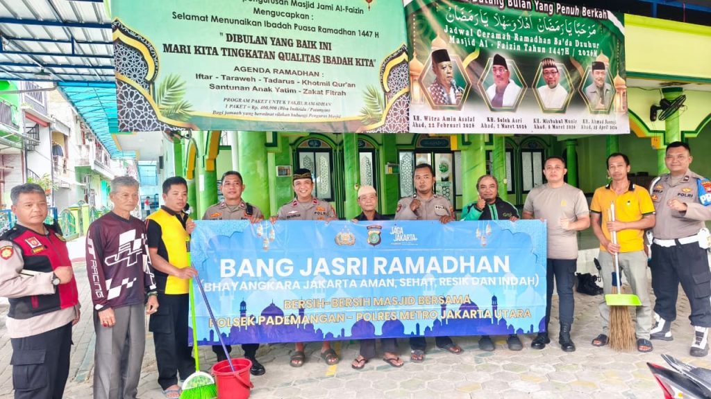 Polsek Pademangan Gelar Aksi Bersih Tempat Ibadah Lewat Program Bang Jasri