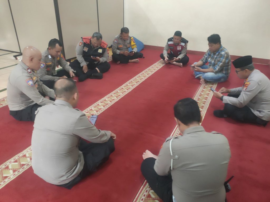 KEGIATAN PEMBACAAN SURAT AL-KHAFI DI MUSHOLLA AL BARKAH POLSEK BANTAR GEBANG