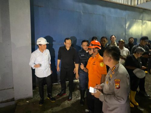 Gunung Sampah di TPST Bantargebang Longsor, 4 Orang Tewas dan Sejumlah Truk Tertimbun