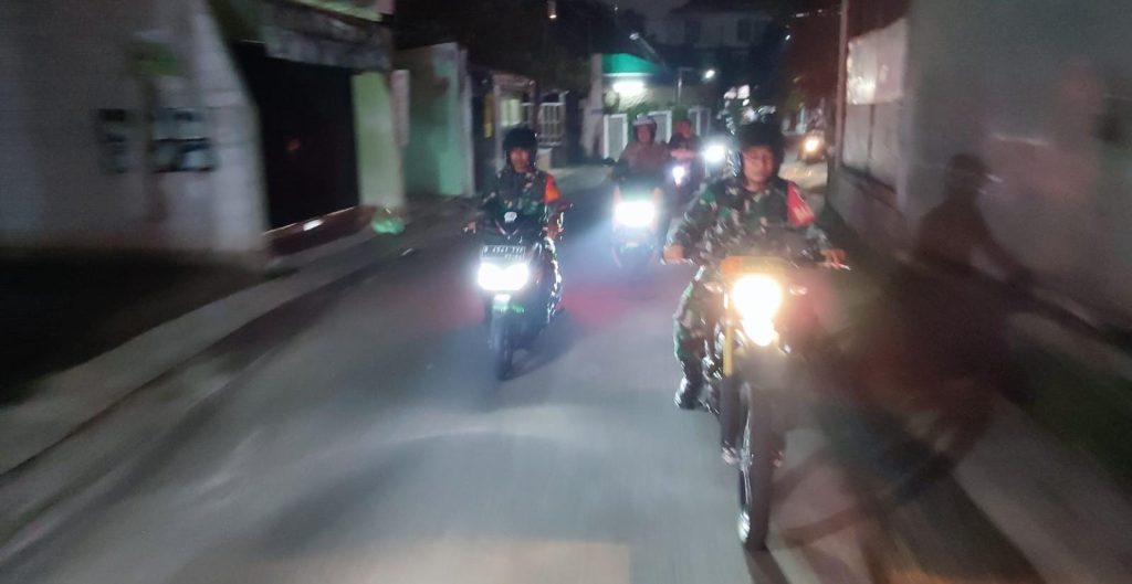 Antisipasi Tawuran Jelang Sahur, Koramil Cipayung Intensifkan Patroli Siskamling di Munjul