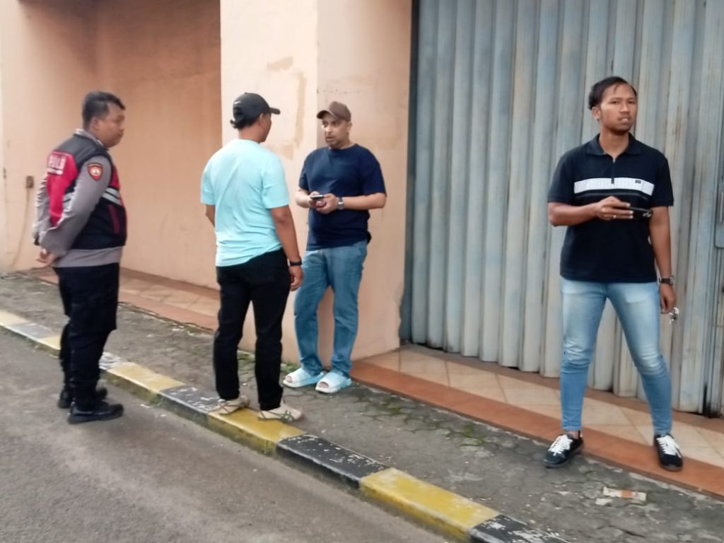 Polsek Pademangan Tindak Lanjut Laporan Warga Melalui 110 Terkait Debt Collector di Mangga Dua Square