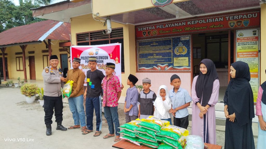 Kapolsek Bangun Gelar Sapa Ramadan Door to Door, Berbagi Takjil dan Santunan dengan Anak Yatim