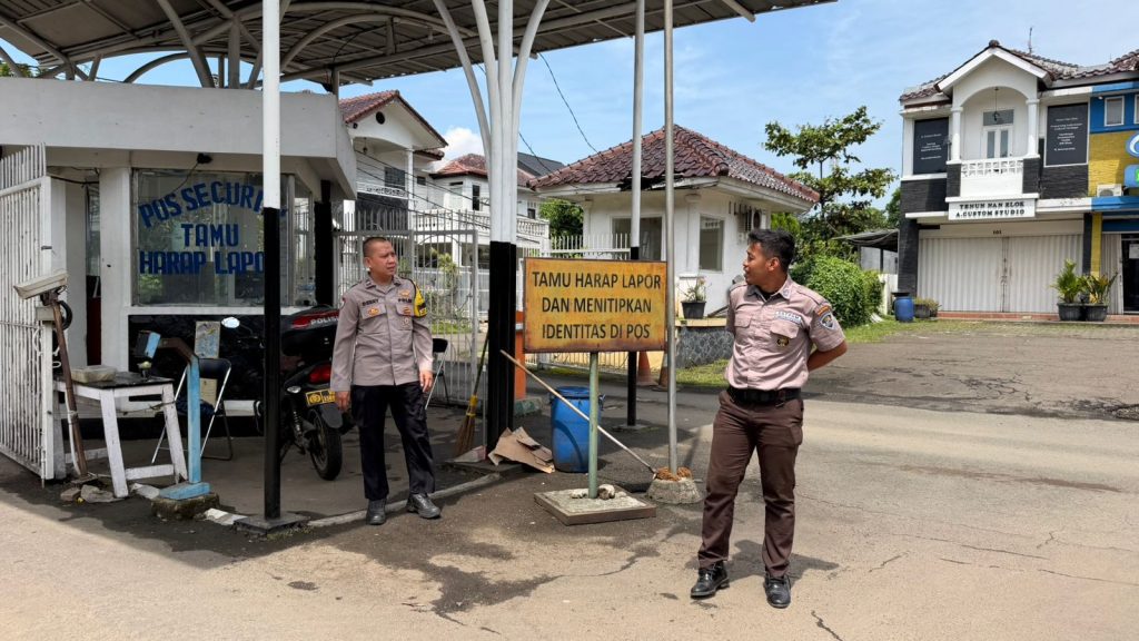 Bhabinkamtibmas Jatikarya Intensifkan Patroli Dialogis dan Pengecekan Rumah Kosong Ditinggal Mudik
